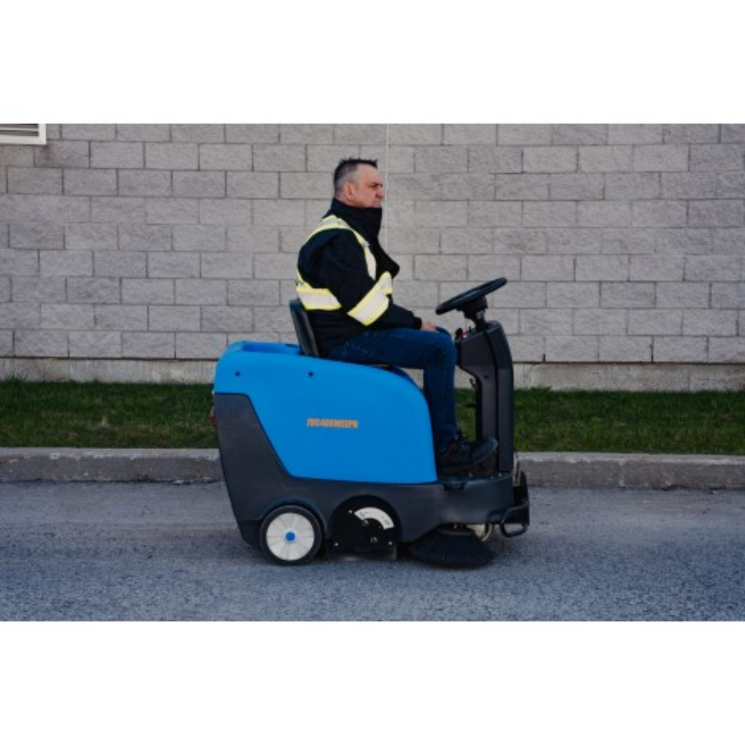 Balai motorisé industriel autoporté - Johnny Vac JVC40SWEEPN - 39,5" (1 003 mm) de largeur de nettoyage - batterie et chargeur inclus